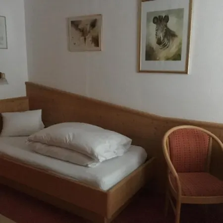 Haus Fallesin Alojamento de Acomodação e Pequeno-almoço